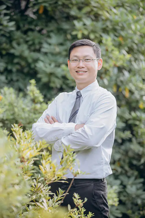 Dr. Ian Shee